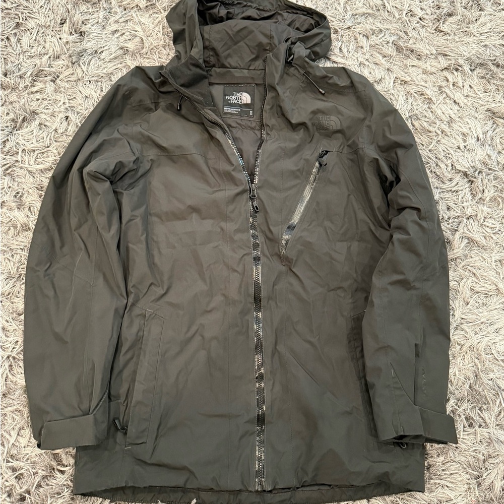 The North Face Rain Jacket. Mens Medium